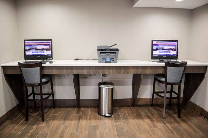 Business Center 28 of 30