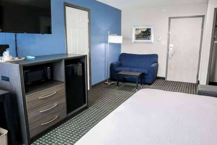 Room 14 of 30
